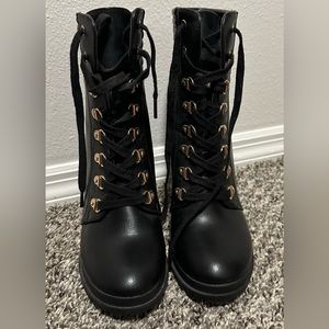 Just Fab boots size 7.5 woman’s